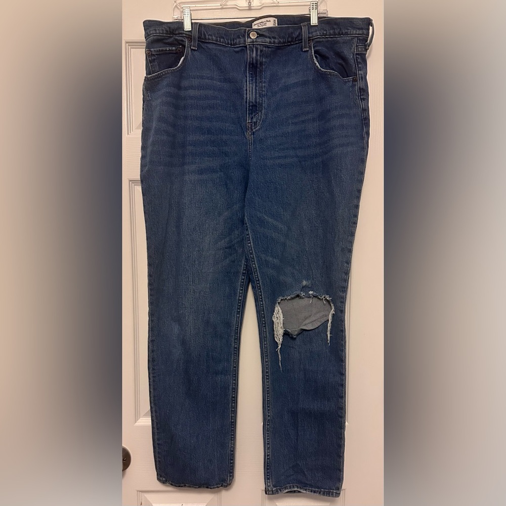 Abercrombie & Fitch Distressed 90’s Straight Ultra High Rise Jeans Size 35 / 20R